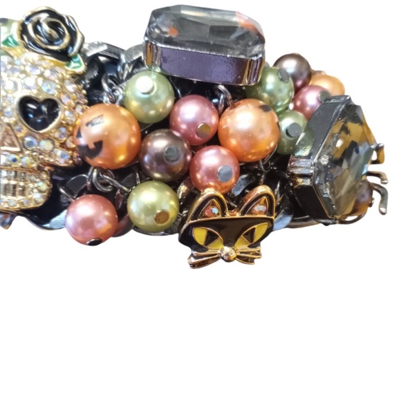 NWT Betsey Johnson Ghost Skull Halloween Statement Bracelet - Picture 3 of 5